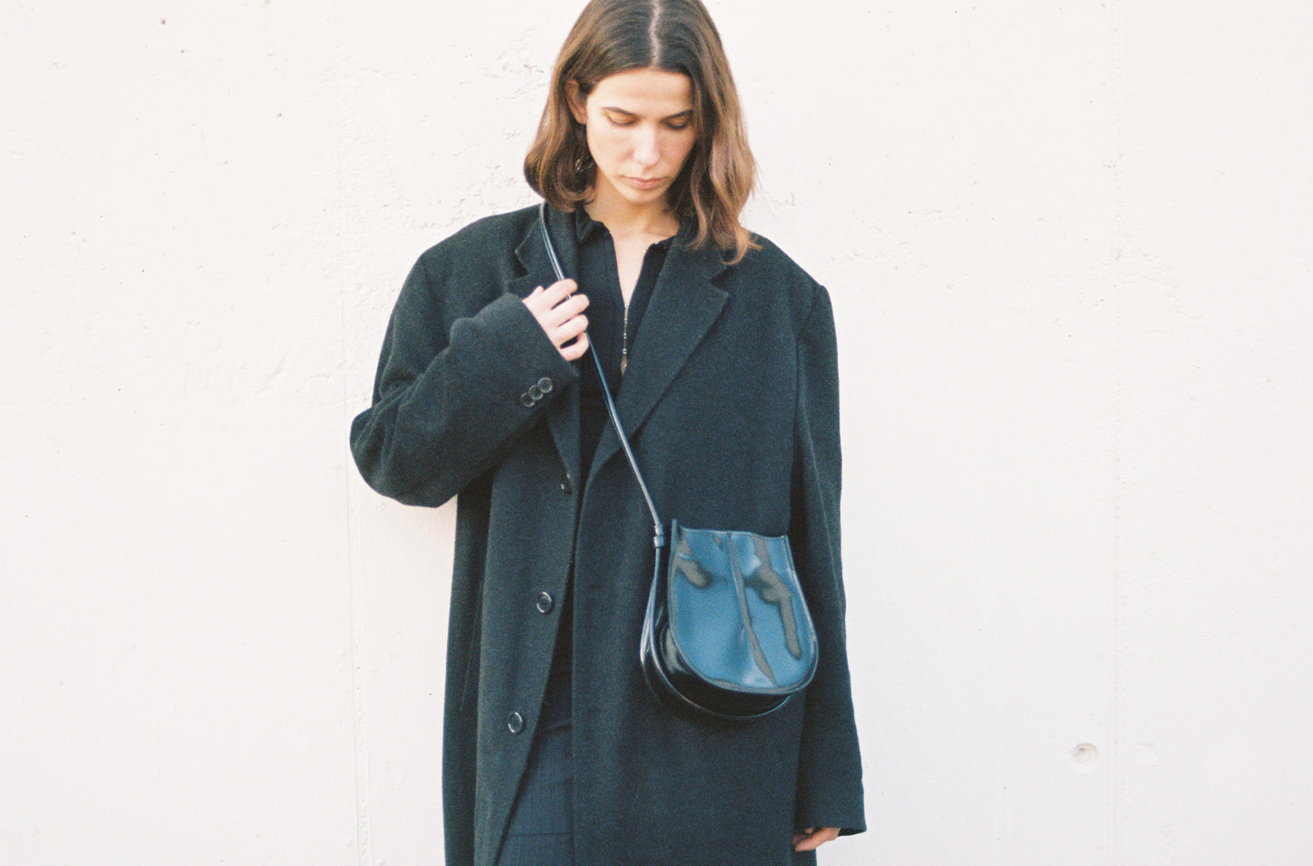 UMBRAL — Bolso pequeño de piel con asa regulable